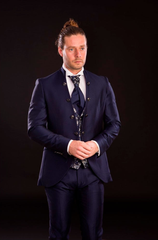 Novio con traje cuello mao en Mallorca - Lord Ton especialistas