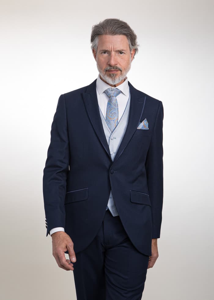 Traje azul marino con raso en la solapa y bolsillos elegante para novio Palma - Lord Ton alta costura