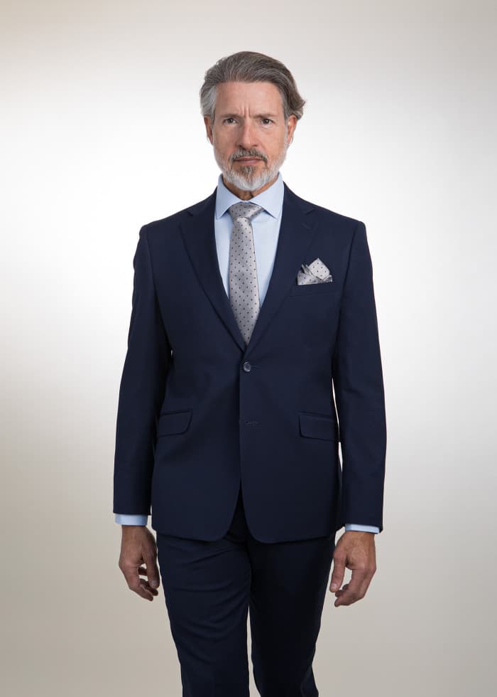 Traje azul elegante para padrino en Lord Ton Palma de Mallorca - Ceremonia nupcial