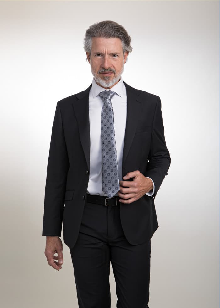 Traje negro clásico para padrino en Lord Ton Palma - Elegancia atemporal