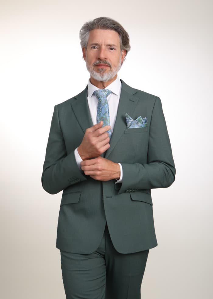 Traje verde moderno para padrino Palma - Lord Ton estilo contemporáneo
